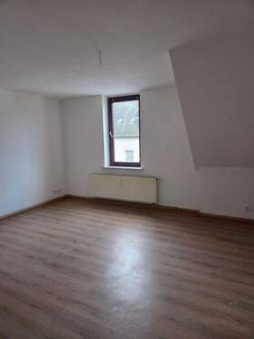 20260210_081025.jpg - 1 Monat Kaltmietenfrei! großzügige 4 Raum-Wohnung mit 2 Bädern im Dachgeschoss