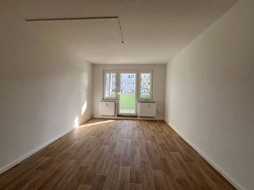 Wohnzimmer Blick Balkon - 
