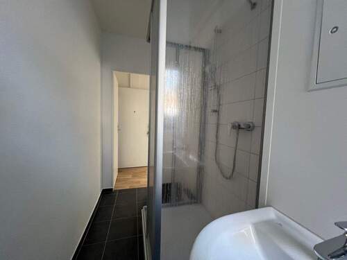 Duschbad - 3 Zimmer Etagenwohnung zur Miete in Chemnitz