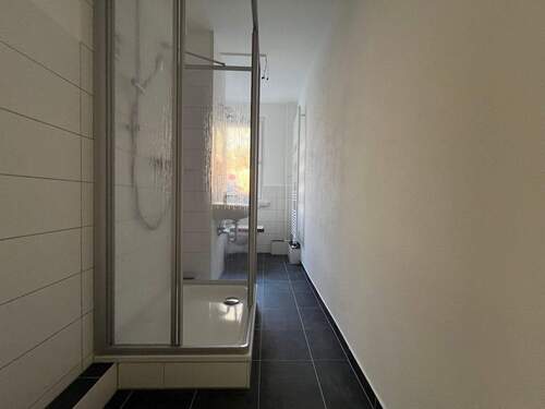 Bad mit Fenster - 3 Zimmer Etagenwohnung in Chemnitz