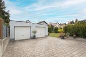 Garagen mit Blick auf Garten - 