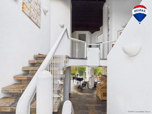 RE:MAX Immobilien DeLux Saarlouis-Picard Aufgang OG - 