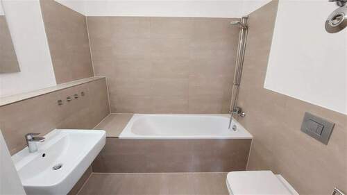 Modernes Wannenbad - 