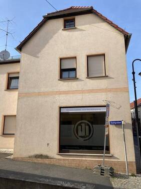 Seitenansicht - 7 Zimmer Mehrfamilienhaus, Wohnhaus in Dahlen