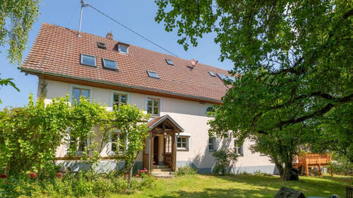 Garten und Haustüre - Idyllisches Landleben pur - Liebevoll saniertes Bauernhaus mit ELW sowie großem Gartengrundstück