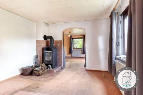 Derzeit zweiter Holzofen im weiteren Zimmer - 