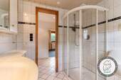 Bad mit Dusche im Erdgeschoss - 