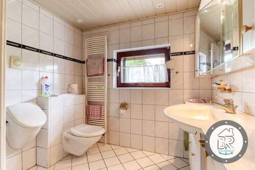 Bad mit Dusche im Erdgeschoss - 