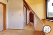 Heller Flur im Dachgeschoss - 