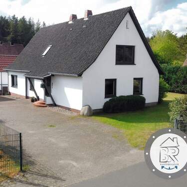 KI unterstütze Visualisierung z.B. neue Fenster, frischer Anstrich - 7 Zimmer Einfamilienhaus zum Kaufen in Hechthausen