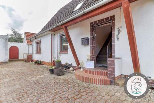 Überdachter Hauseingang - 7 Zimmer Einfamilienhaus in Hechthausen