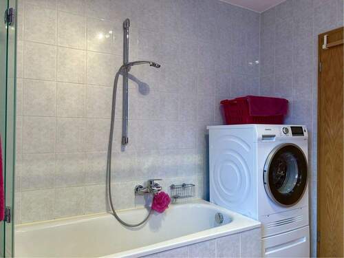 ...Badewanne und Waschmaschinenanschluss - 