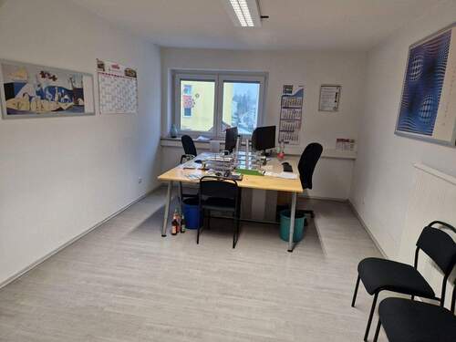 kleiner Büroraum 1. OG - 