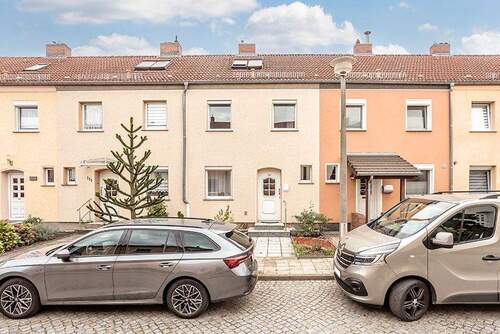 Hausansicht - Charmantes Reihenmittelhaus im grünen Brandenburg an der Havel