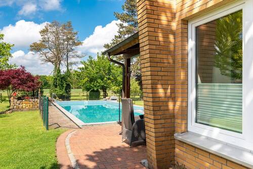Terrasse/Pool - 9 Zimmer Mehrfamilienhaus, Wohnhaus zum Kaufen in Rotenburg (Wümme)