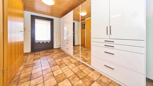 Haus1_OG Umkleide mit Bad und Terrassenzugang_1 - 