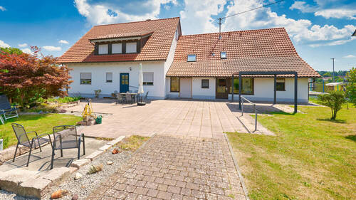 Aussenansicht Terrassenseite - 1 Zimmer Mehrfamilienhaus, Wohnhaus zum Kaufen in Wüstenrot / Schweizerhof