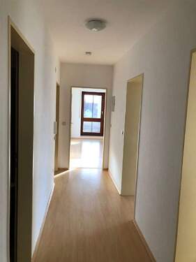 Flur - Helle und großzügige 3,5 Zimmer Wohnung mit Südbalkon
