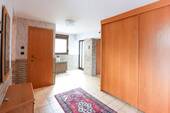 Diele-Eingangsbereich-Sicht2.jpg - Mehrfamilienhaus, Wohnhaus mit 152,00 m² in Düren zum Kaufen