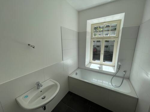 Bad mit Fenster.JPG - 