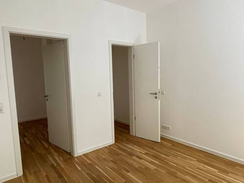 Schlafzimmer mit Ankleide.JPG - 