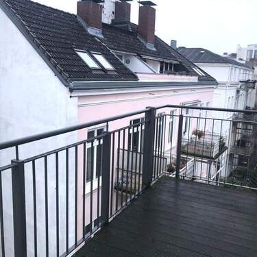 Doppelbalkon zum Hinterhof - 
