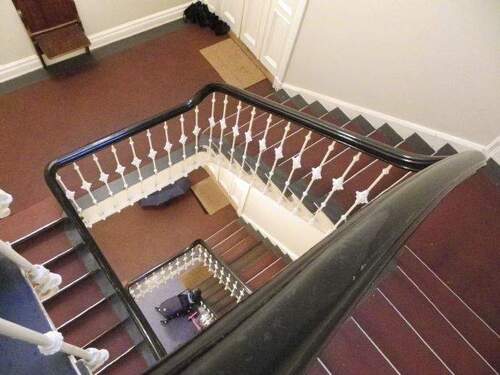 Treppenhaus ohne Fahrstuhl / 3 Treppenläufen - 