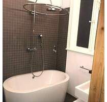 Traumhafte 2,5 Zimmer Altbauwohnung Doppelbalkon Vollbad Wohnküche ruhige Seitenstraße unmöbliert Vermietung auf unbestimmte Zeit ! - Hamburg Rotherbaum