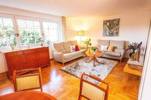 Wohnzimmer m. Fischgrätparkett - 