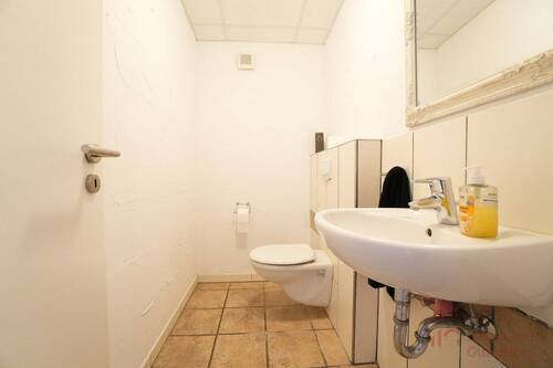 WC - 