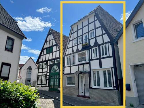Hausansicht mit Fachwerk - 1 Zimmer Mehrfamilienhaus, Wohnhaus zum Kaufen in Bad Salzuflen