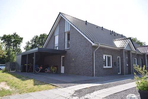 Straßenansicht - Exklusive Doppelhaushälfte mit Terrasse im Seemannsort Barßel OT Neuland