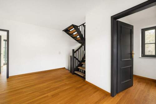 Treppenhaus 2 Vorschlag KI - 