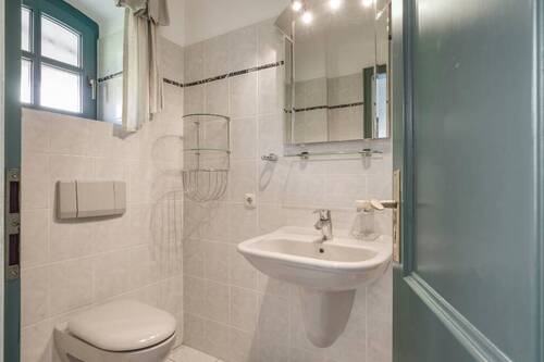 Gäste-WC mit Dusche - 