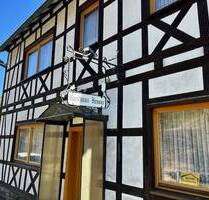 Haus mit alter Kegelbahn - 65.000,00&nbsp;EUR Kaufpreis, ca.&nbsp; 200,00&nbsp;m&sup2;&nbsp;Wohnfl&auml;che in Neuhaus am Rennweg (PLZ: 98724) Scheibe-Alsbach