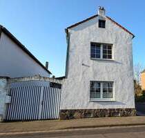 Viel Raum für neue Ideen: Freistehendes Altbauhaus mit Einliegeroption, großem Garten und 3 Garagen! - Köln Westhoven