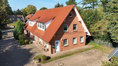 Luftbild - Top gepflegtes Mehrfamilienhaus im Landhausstil im Ortskern von Pattensen!