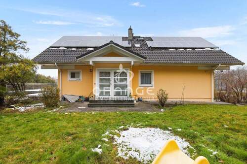 Garten - 9 Zimmer Mehrfamilienhaus, Wohnhaus in Bodenwöhr