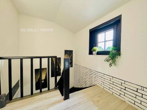 05_DG_TreppeFenster Large.jpeg - 