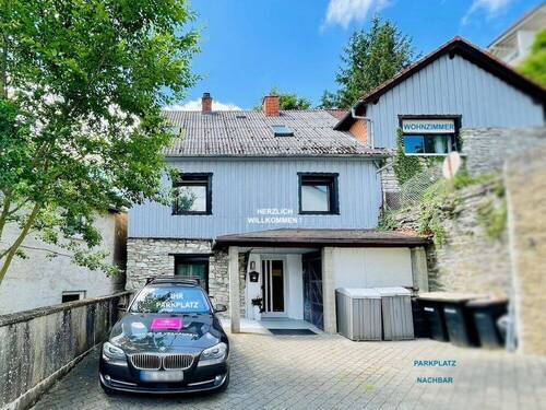 01_Haus-PP-Auto Large.jpeg - 7 Zimmer Mehrfamilienhaus, Wohnhaus zum Kaufen in Braunfels