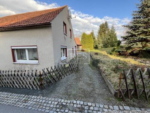 Grundstückszufahrt - 4 Zimmer Einfamilienhaus in Schirgiswalde-Kirschau