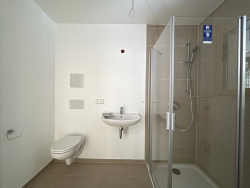 Bad mit Dusche - 
