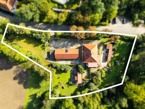 Anwesen mit ca. 7000 m² Grund - 1 Zimmer Einfamilienhaus zum Kaufen in Egenhofen