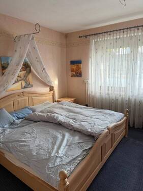 OG Schlafzimmer mit Balkon - 