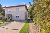 Haus-im-Haus-Charakter: Etagenwohnung im Zweifamilienhaus - 
