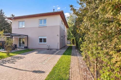 Haus-im-Haus-Charakter: Etagenwohnung im Zweifamilienhaus - 