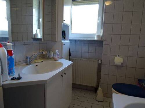 Bad mit Fenster (EG) - 
