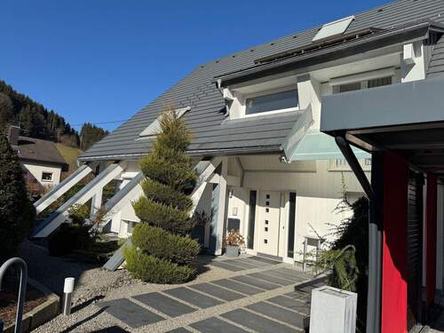 Wohnhaus mit Einliegerwohnung - 