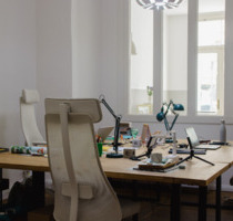 Dein fester Schreibtischplatz im Herzen Potsdams - modern & inkl. Service