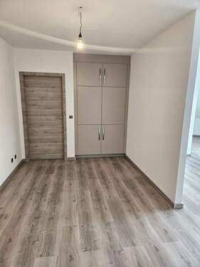 Flur mit Einbauschrank - 
